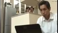 播放 日本亚洲妈妈与她年轻的儿子作弊