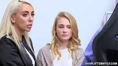 Abspielen Mom and Dauther Stealer Kiley Jamaican Capita und Natalie Dub brauchen eine Freistellung für ihre Nachfolger, also verhandeln sie mit dem komplizierten Cop, indem sie eine heiße Dreier-Sitzung beginnen.