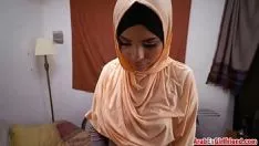 Putar Gadis Arab kudu lily ditempati oleh batang rindu