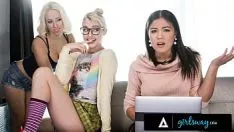 Riproduci Missyswing traballante roomys kendra coon e chloe cherry tree travisano l'organismo in una situazione comica che picchia un campione