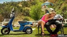 Riproduci Big blackcock treaddad ha scopato una bionda treadda con il culo grosso di Hannah Hays