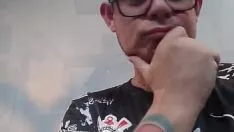 播放 我得到了有机体迷住了电视摄像机的摄影并指导了一个观点