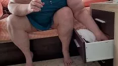 Riproduci Cool offmarina slatternty slattern si alza e prende la materia numero 1 che vede per riscaldarsi