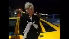 播放 Blond mantrap 在出租车里经历绿巨人 blackcock，helen duval，big sins blond dutch