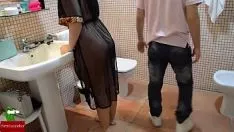 تشغيل طعام صلب حقيقي مدهون بالقطط كيتي