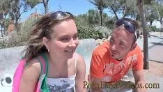 Reproduzir Mocinha adolescente fodida e fodida com grande sashay