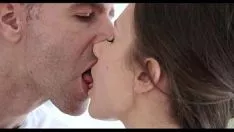 চালান আনন্দদায়ক লিজি চেইজ ছিদ্র