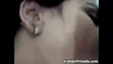 播放 坏阿拉伯女孩得到 kitty-cat digitate spell suction devicee's gumshoe
