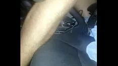 Jouer Petite adolescente suce une belle sashay