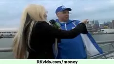 Reproducir El dinero derrama el frijol a este bebé caliente 3