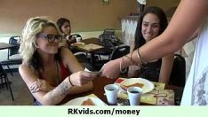 Oynat Para için beni em 8
