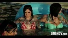 Abspielen Emo-Schlampe mit Tattoos 1162
