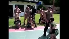 Играть Обучение сексу в военной машине