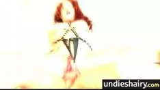 Jouer Femme mariée avec un minou aux cheveux lisses baisée 23
