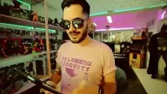 चलाएँ Wismichu fucks एक फ्लोमार्ड