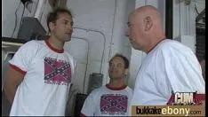 Oynat Cum 5'te büyük sashays tsuccessor siyah ön
