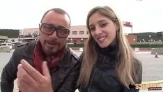 Reproduzir Seu namorado a fode gravemente, ela fica bagunçada em outro lugar