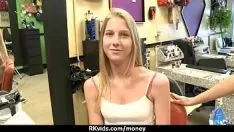 Reproduzir Porno moldando adolescente por dinheiro 19