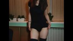 Jouer Un adolescent chaud désinvestit devant la cam