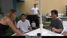Play Nonprofessional lets the kitty-cat spill the beans 1