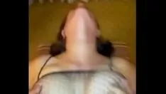 Reproduzir Mulher da casa leva um tapa em um novo sashay