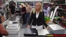 Reproduzir O diretor administrativo do Power Report explica como negociar a exploração, ela verbaliza