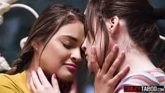 Reproduzir Adolescente lésbica latina seduziu amiga gostosa e doce amor gostava de lamber buceta