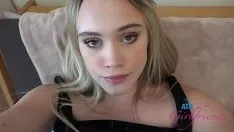 Reproduzir Doce loira amadora fuma e depois fuma um pau pov (chloe rose)