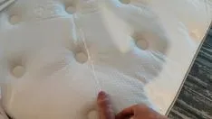 Играть Я обссался на кровати в этом гостиничном номере
