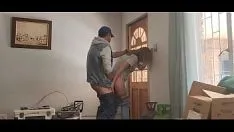 تشغيل ضبطت زوجة أبي وهي تمارس الجنس مع فتى البيتزا لأنها لم تكن تملك البقشيش