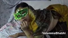 Riproduci Desi MILF aiuta il figliastro con il "legno" mattutino: incontri sessuali indiani proibiti