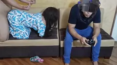 Riproduci Il marito cornuto filma una MILF latina che tradisce con un grosso cazzo durante la serata di gioco