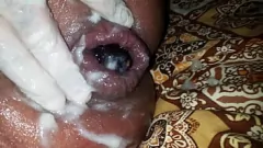 Reproduzir A bunda do Big Cock Milf ficou aberta com brinquedos e acabamento cremoso