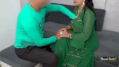 चलाएँ तीव्र चुदाई सत्र में बॉस ने बड़े स्तन वाली भारतीय लड़की की चूत पर जोरदार वीर्यपात किया