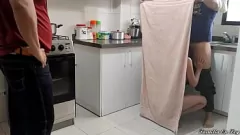 Jouer Une MILF latina trompe son mari avec une grosse bite