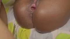 Jouer Les vacances jamaïcaines d'une adolescente ébène : anal hardcore, gorge profonde et éjaculation féminine