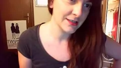 Afspelen Jonge roodharige tiener doms en neukt geile amateur