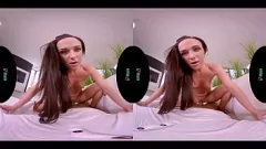 Jouer VRHUSH - Angelo Godshack martèle la chatte serrée de Vinna Reed lors d'une séance de baise intense en VR