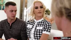 再生 Stepmom Dee Williamsがティーンケナジェームズに加わり、禁じられた三人組のために