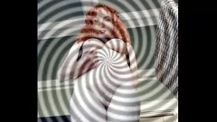 Afspelen Roodharige MILF -godin hypnotiseert je met zachte poesje aanbidding