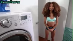 Reproduzir Curvy Ebony Step-Sister não se cansa do Big Dick de Stepbro