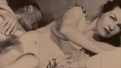 تشغيل شعر MILF Lesbos في Threesome Fanny Fun