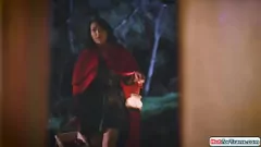 Odtwórz Chanel Santini, oszałamiająca t-girl, dominuje nad wielką złą mamuśką podczas intensywnej sesji seksu shemale