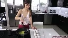 تشغيل مراهقة تخنق المدرسة الثانوية العليا التي كانت تأخذها العفونة كانت مقرن المشرف!