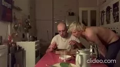 चलाएँ कच्चे साशा के लिए पैंसी हमेशा के लिए उतावला है