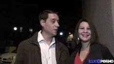 Redare Julie, slatternul plăcut este futut în fund într-un bludgeon mai rotund